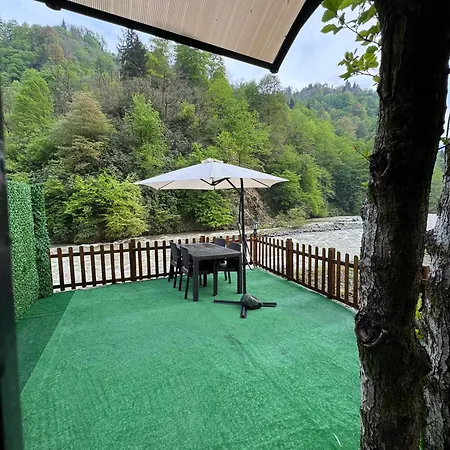 Bed & Breakfast Dolobi Camlihemsin