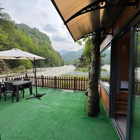 Dolobi Bed & Breakfast Camlihemsin